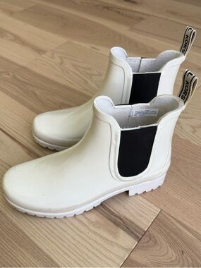 Michael Kors Cream and Black Chelsea Rain Boots